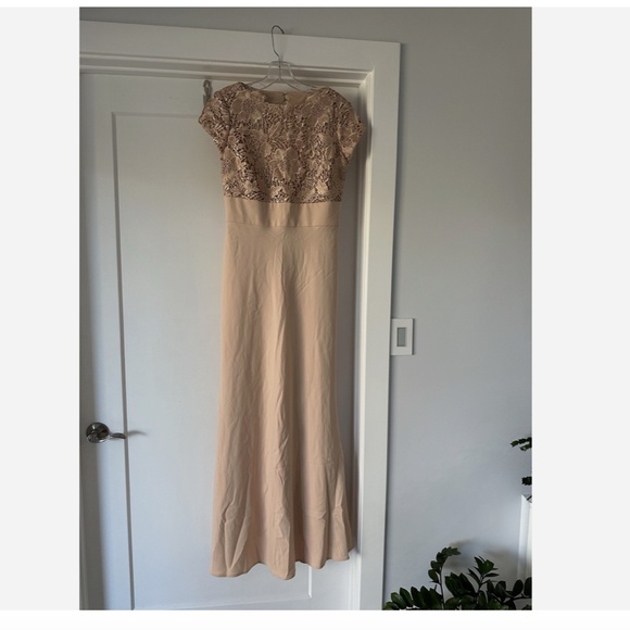 NEW $260 JS Collections Sequin And Floral Embroidered Cap Sleeved Gown Size 6 - Picture 5 of 12